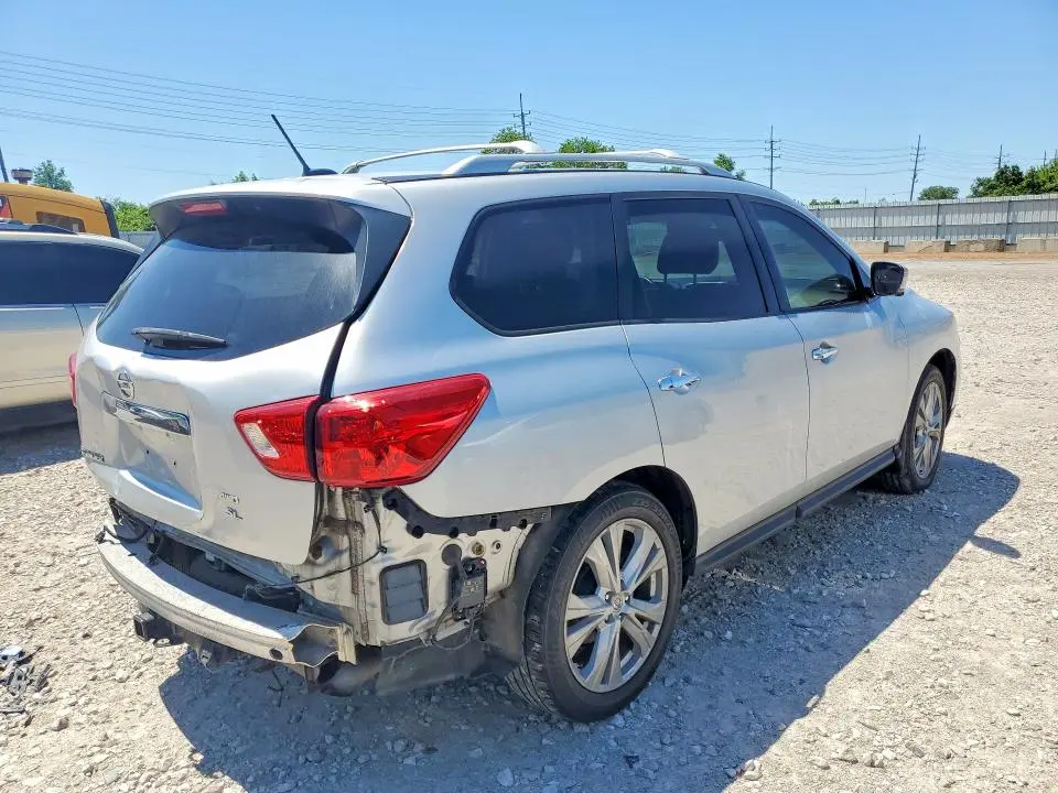 2018 NISSAN PATHFINDER SL  