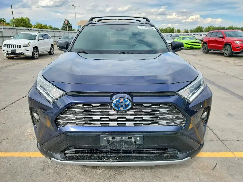 2020 TOYOTA RAV4 XSE  