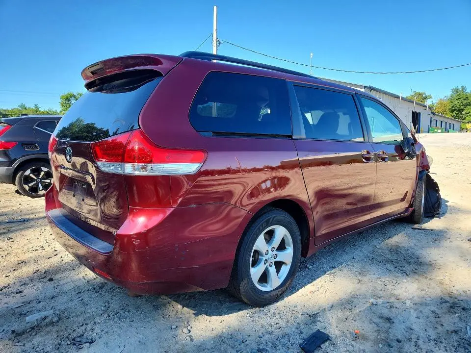 2013 TOYOTA SIENNA LE  