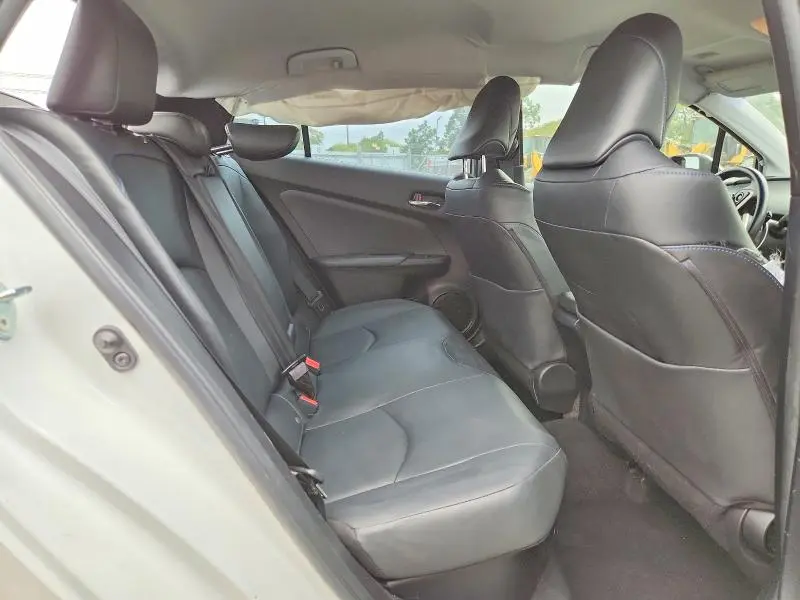 2017 TOYOTA PRIUS THREE TOURING  
