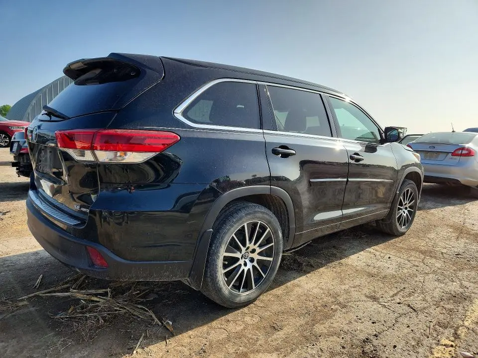 2018 TOYOTA HIGHLANDER SE  