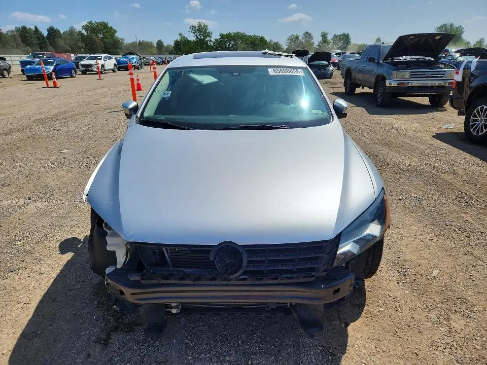 2015 VOLKSWAGEN PASSAT SE  