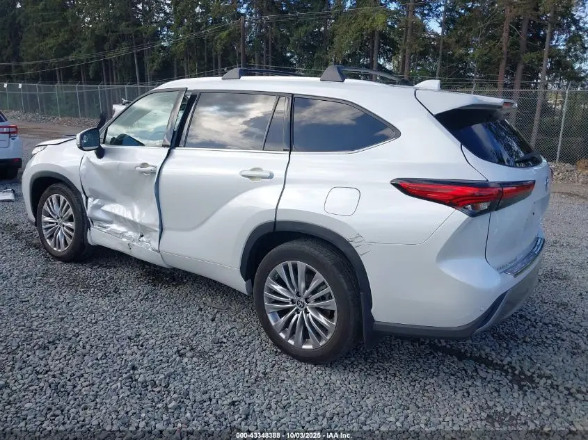 2023 TOYOTA HIGHLANDER HYBRID PLATINUM
