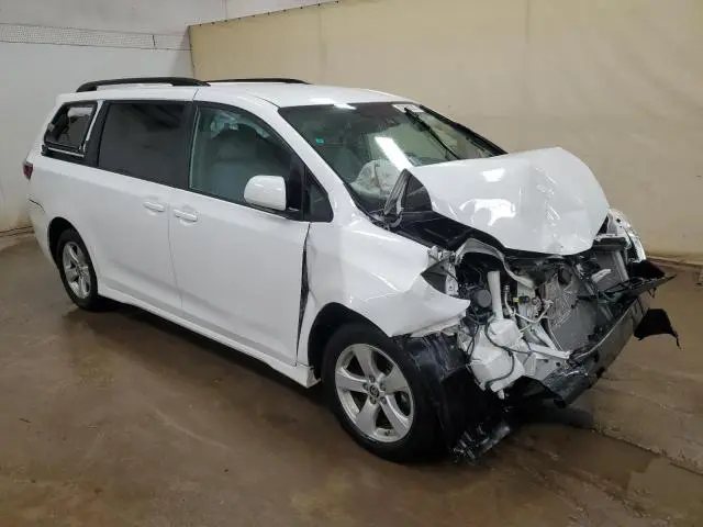 2020 TOYOTA SIENNA LE  
