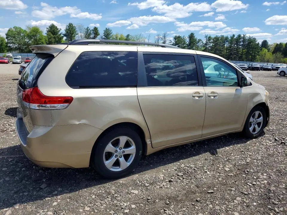 2011 TOYOTA SIENNA LE  