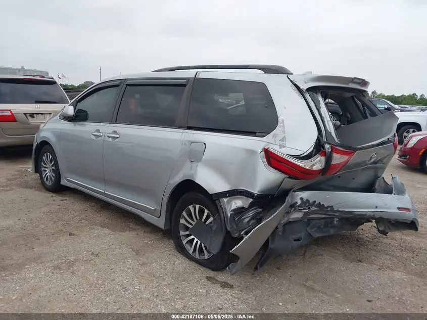 2019 TOYOTA SIENNA XLE 8 PASSENGER