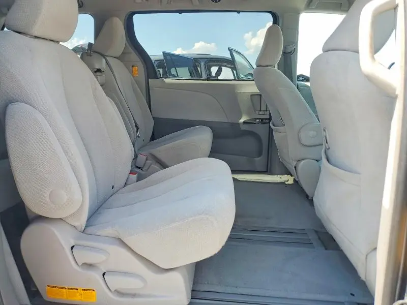 2014 TOYOTA SIENNA LE  
