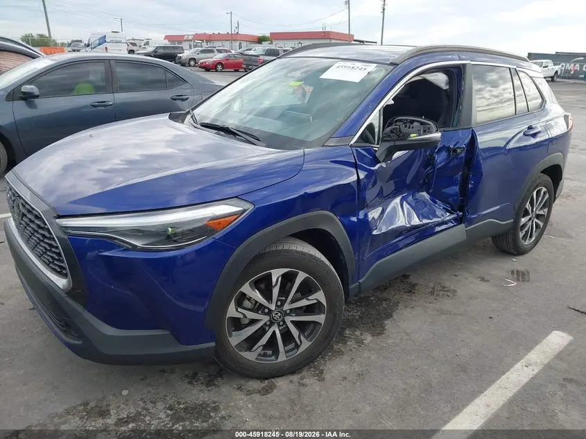 2023 TOYOTA COROLLA CROSS XLE