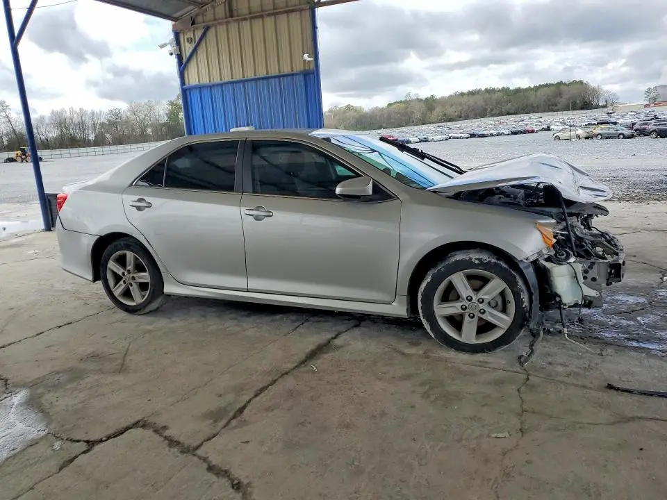 2012 TOYOTA CAMRY SE  
