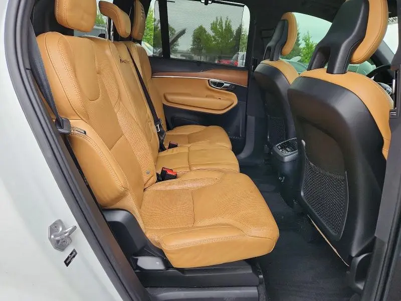 2017 VOLVO XC90 T6  