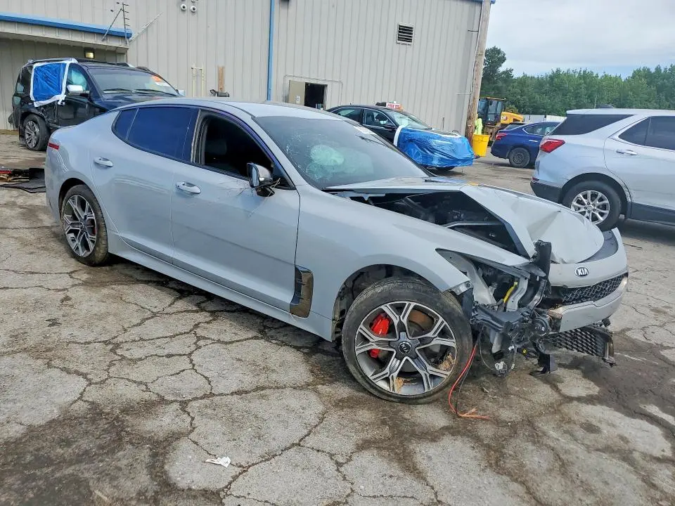 2019 KIA STINGER GT  