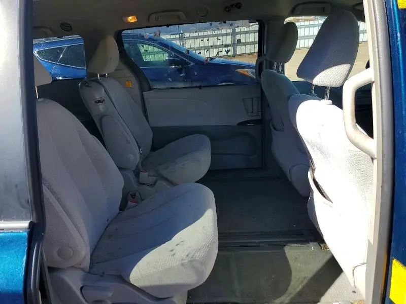 2012 TOYOTA SIENNA LE 8-PASSENGER  
