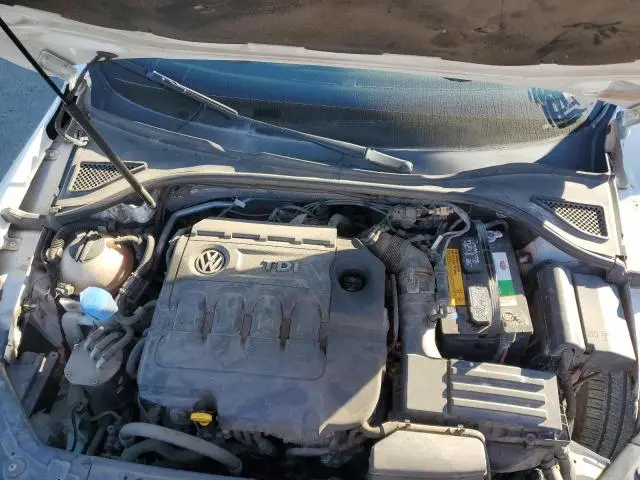 2015 VOLKSWAGEN PASSAT SE  