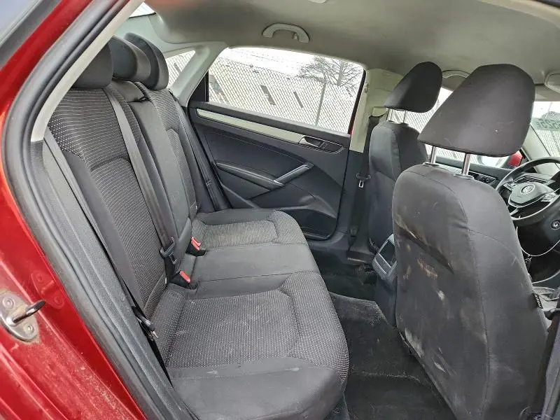 2017 VOLKSWAGEN PASSAT S  