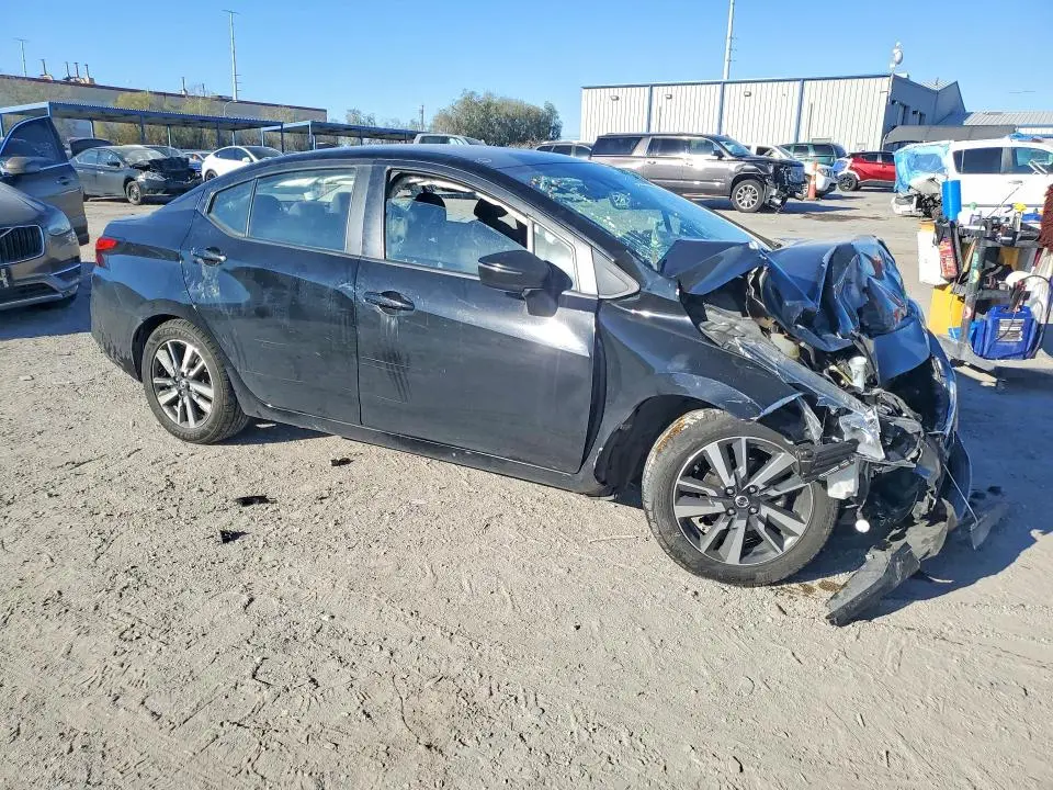 2021 NISSAN VERSA SV  
