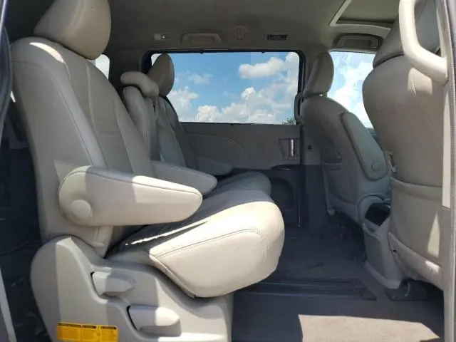 2014 TOYOTA SIENNA XLE  
