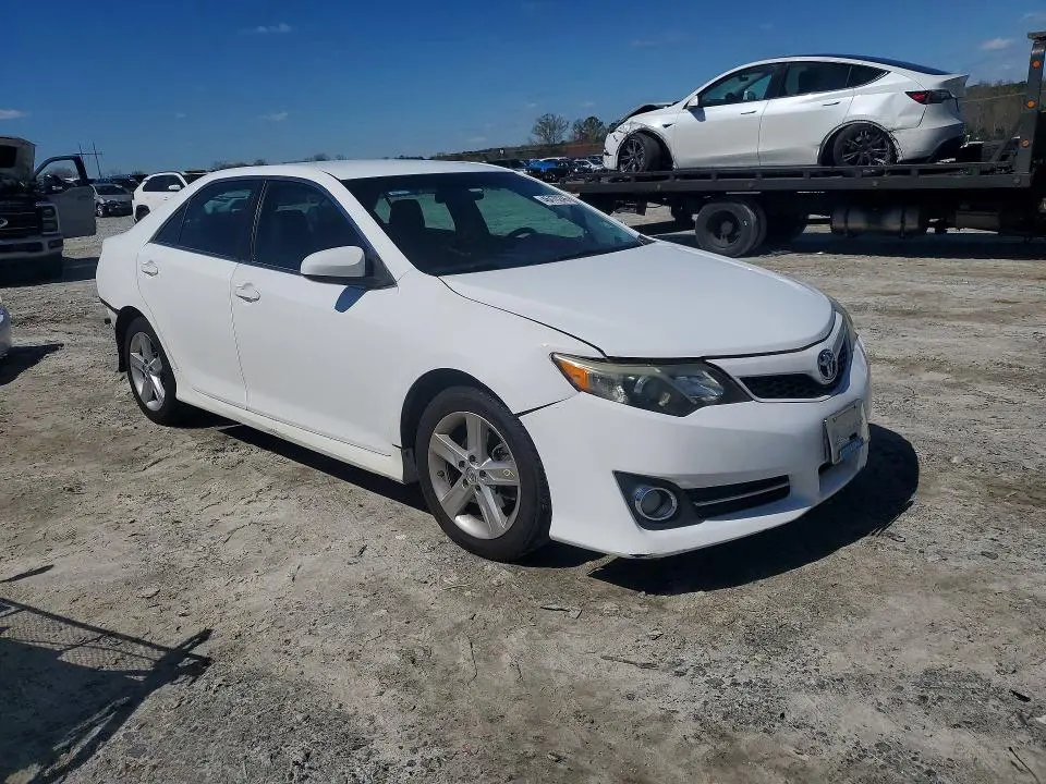 2014 TOYOTA CAMRY SE  