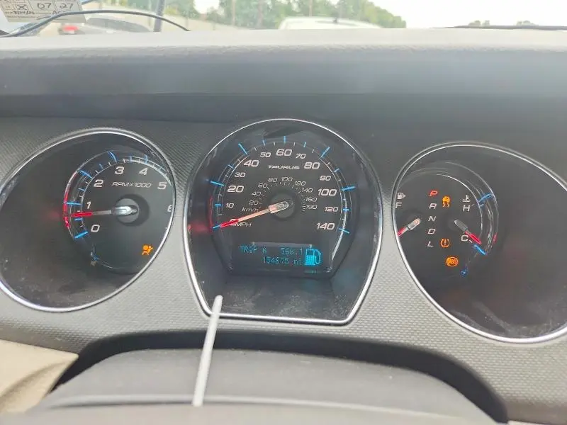 2010 FORD TAURUS SE  