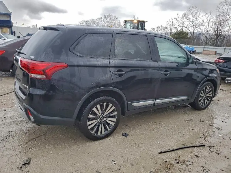 2019 MITSUBISHI OUTLANDER SE  