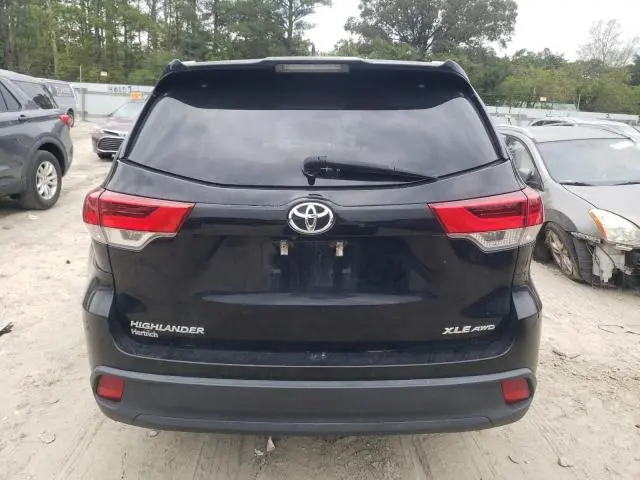 2019 TOYOTA HIGHLANDER SE  