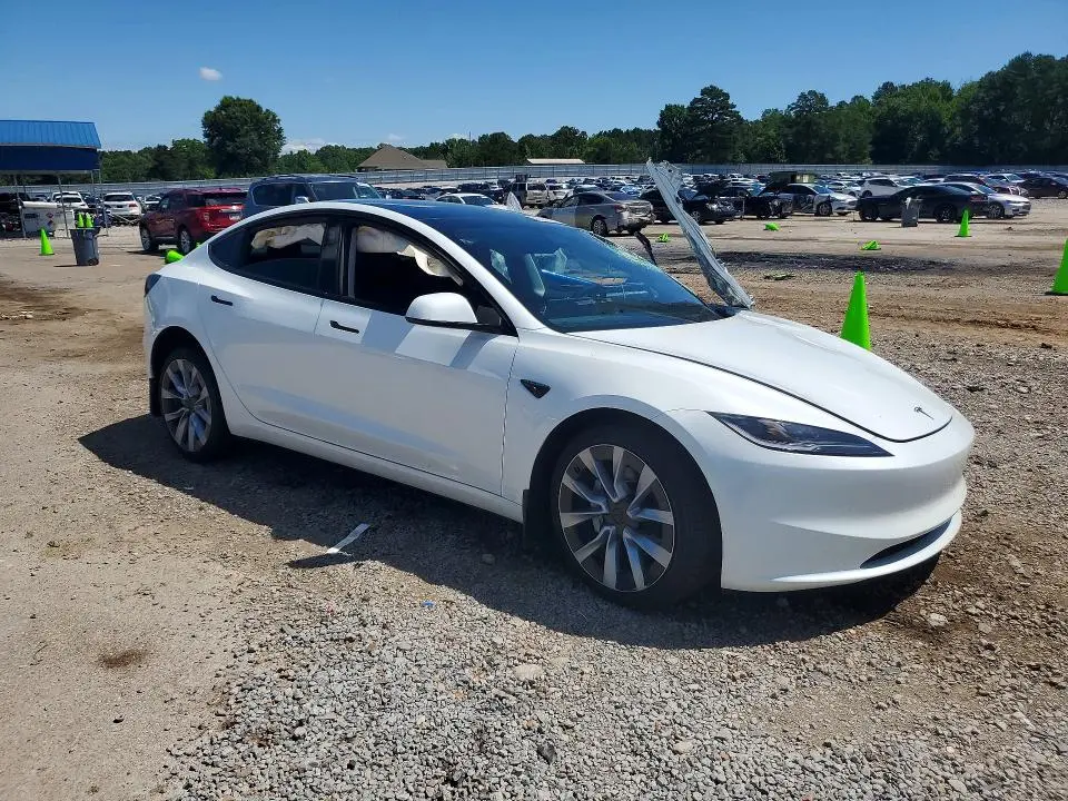 2026 TESLA MODEL 3   