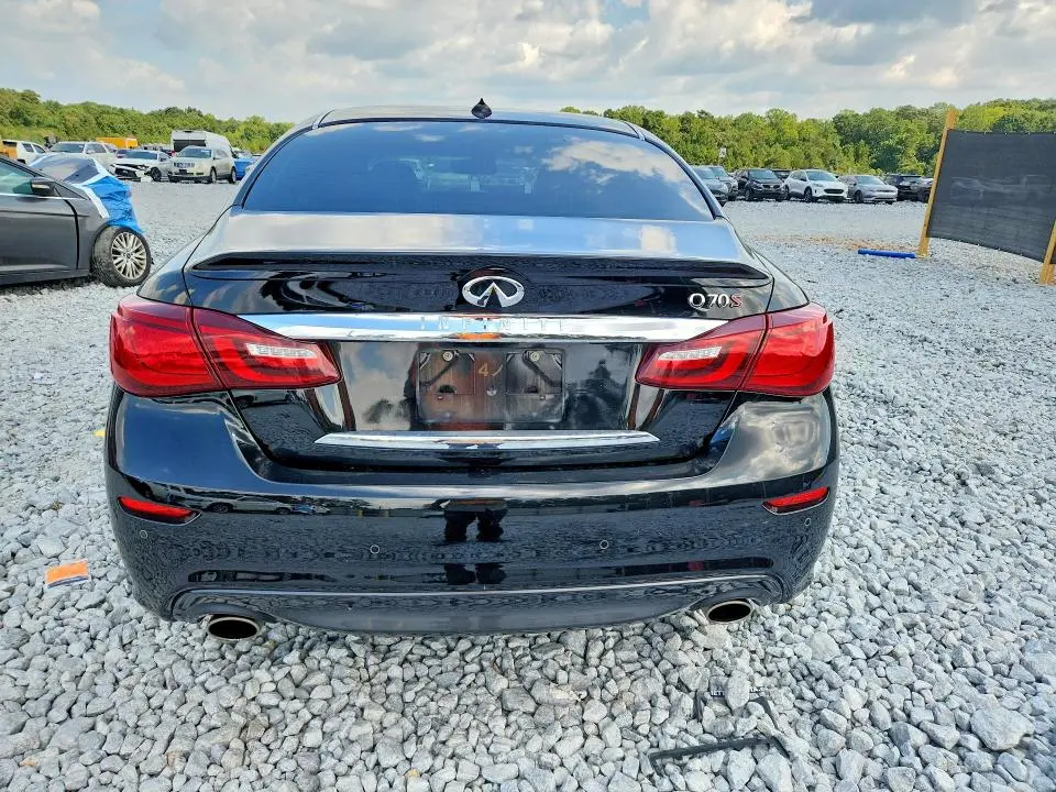 2015 INFINITI Q70 3.7  