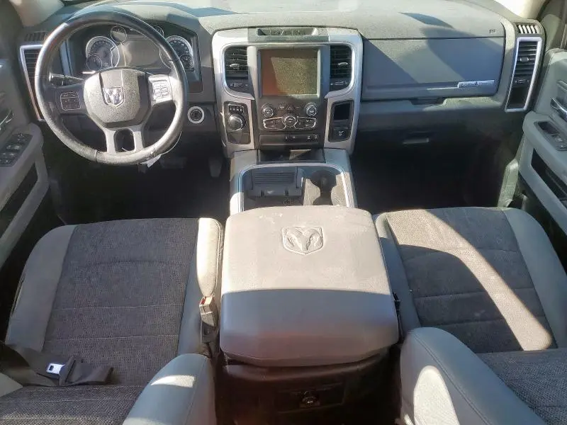 2016 RAM 1500 SLT  