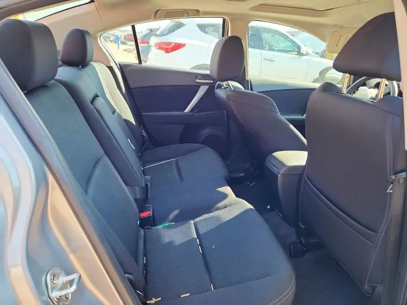 2011 MAZDA 3 S  