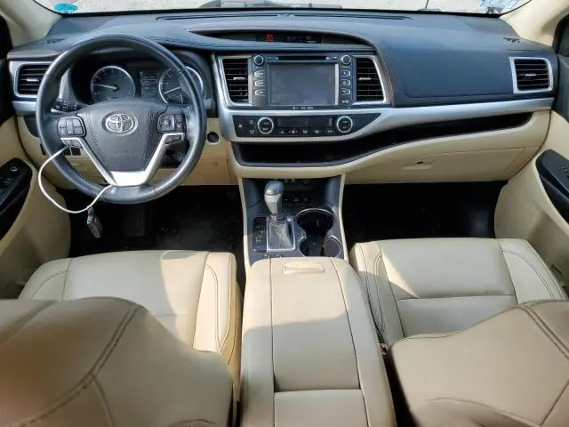 2018 TOYOTA HIGHLANDER SE  