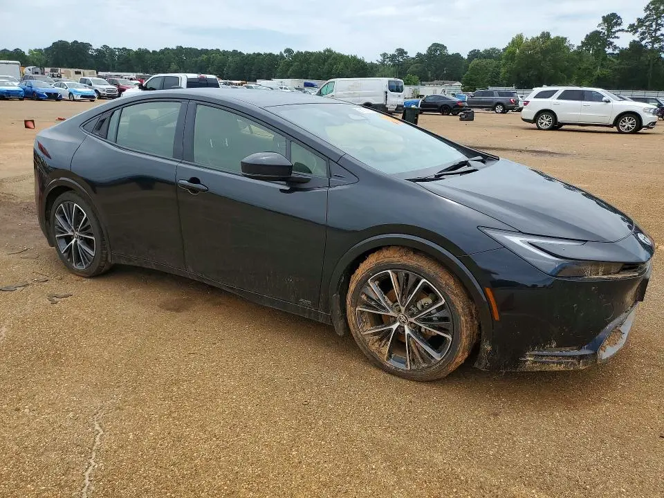 2024 TOYOTA PRIUS XLE  