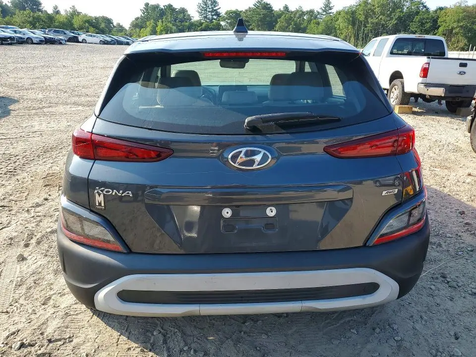 2022 HYUNDAI KONA SE  