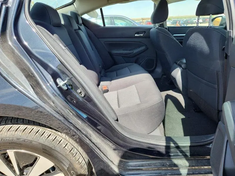 2022 NISSAN ALTIMA SV  