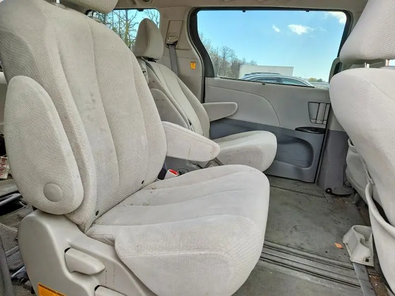 2013 TOYOTA SIENNA   