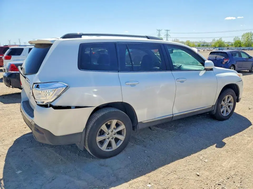 2013 TOYOTA HIGHLANDER SE  
