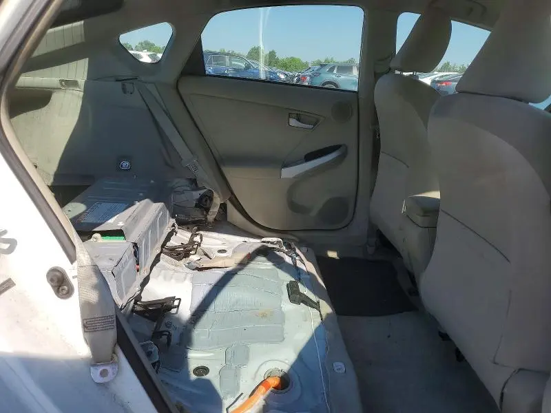 2010 TOYOTA PRIUS III  