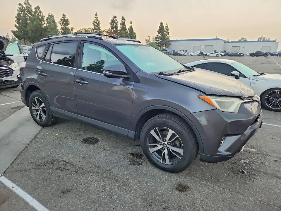 2016 TOYOTA RAV4 XLE  