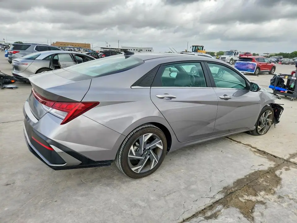 2025 HYUNDAI ELANTRA SEL  