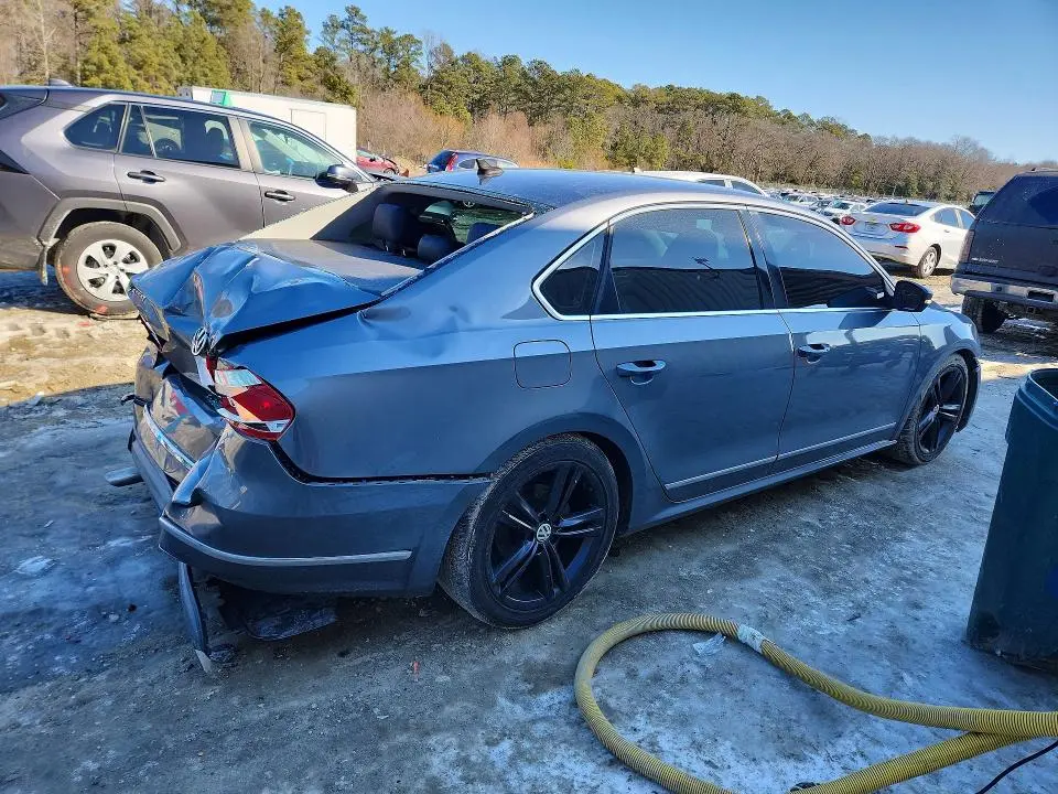 2015 VOLKSWAGEN PASSAT SE  