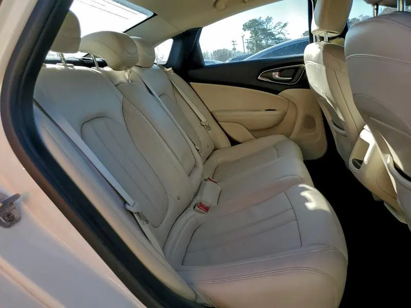 2016 CHRYSLER 200 LIMITED  