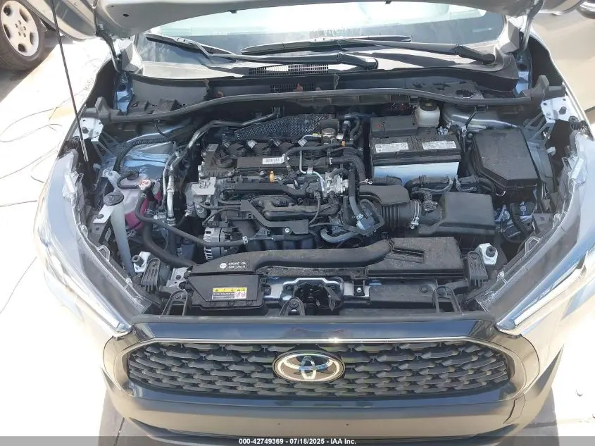 2025 TOYOTA COROLLA CROSS LE