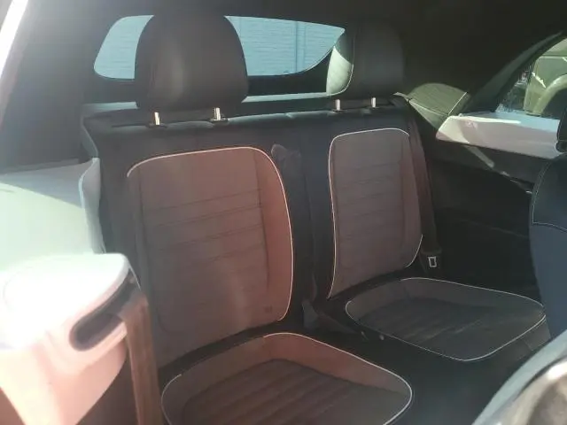 2016 VOLKSWAGEN BEETLE S/SE  