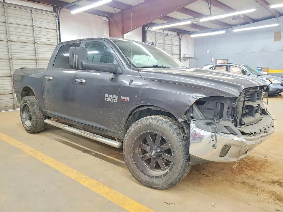 2016 RAM 1500 SLT  