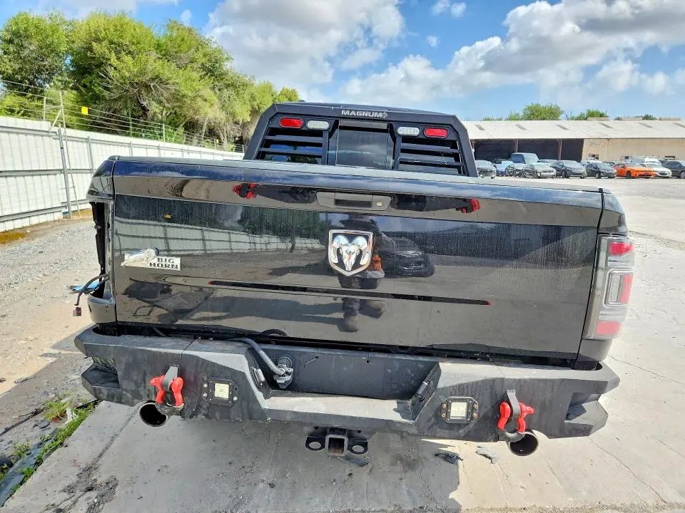 2016 RAM 1500 SLT  