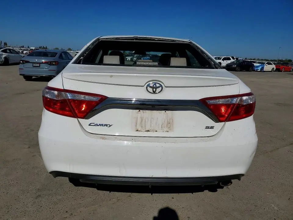 2016 TOYOTA CAMRY SE  