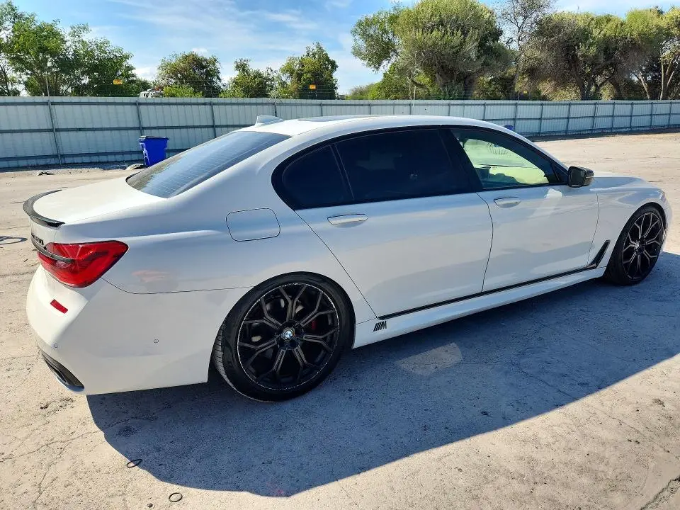 2016 BMW 750 XI  