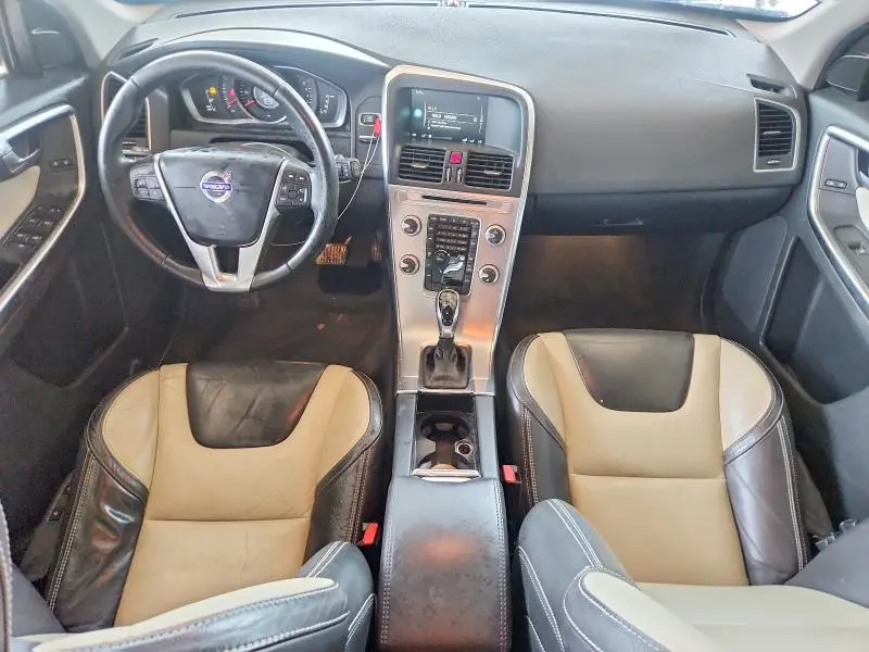 2017 VOLVO XC60 T5  