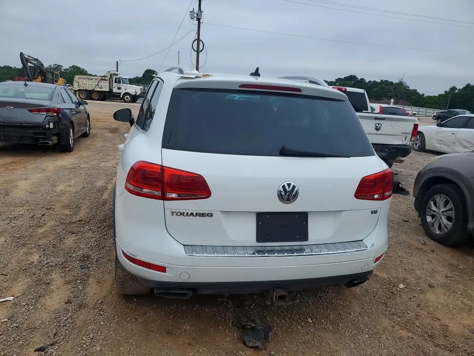 2012 VOLKSWAGEN TOUAREG V6  