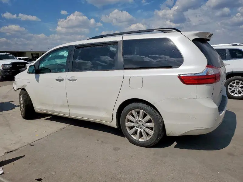 2017 TOYOTA SIENNA XLE  