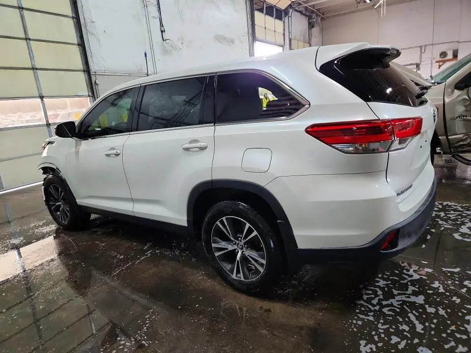 2019 TOYOTA HIGHLANDER LE  