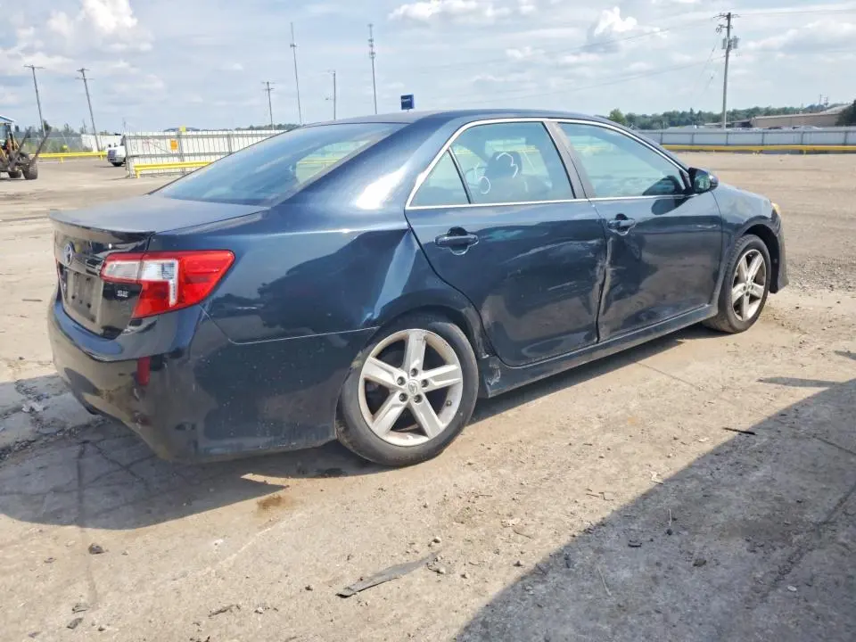 2014 TOYOTA CAMRY SE  